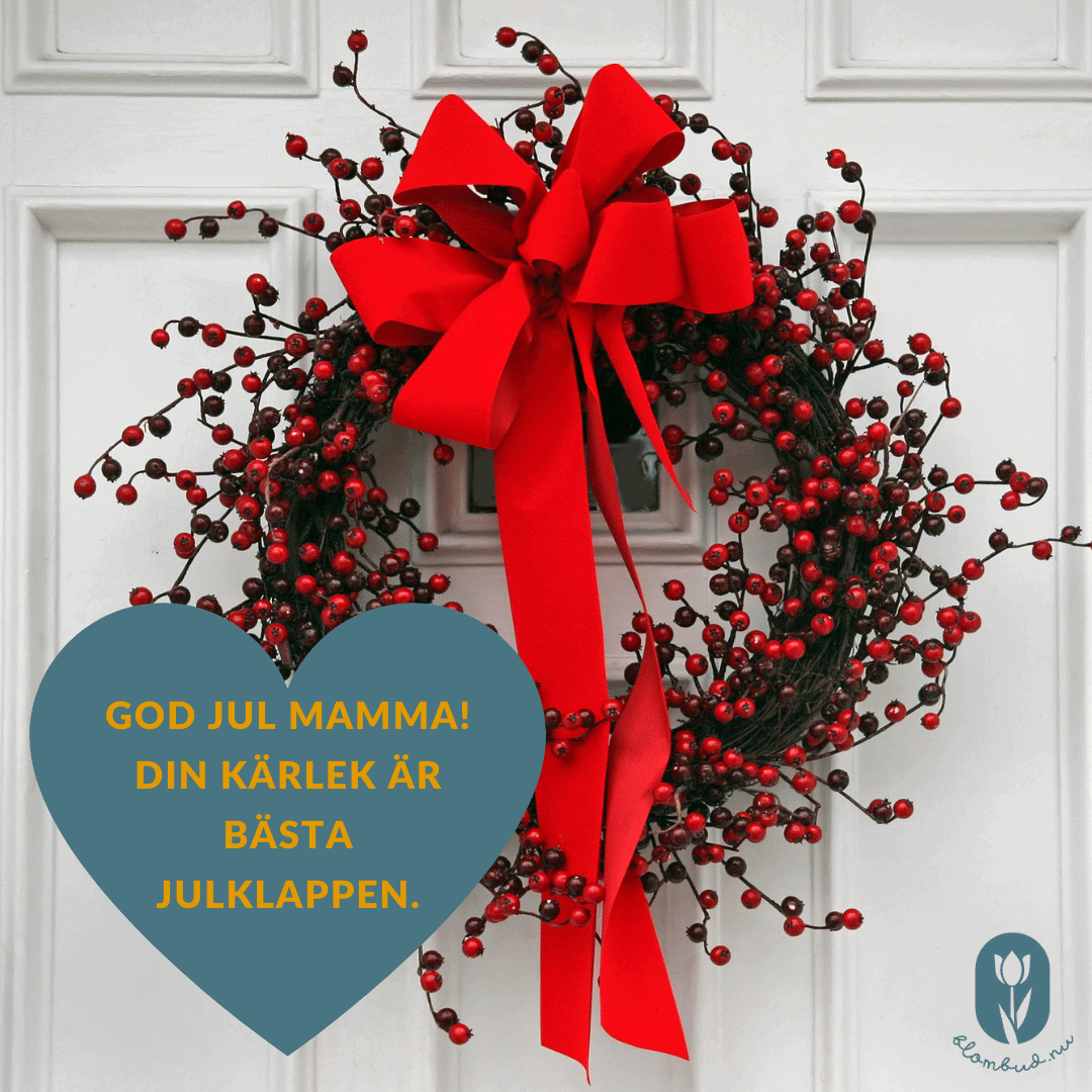 En julkrans hängandes på en dörr med julhälsningen, God Jul Mamma! Din kärlek är bästa julklappen.